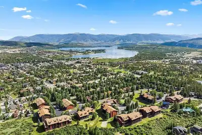 Image de Retraite à flanc de montagne au coeur de Summit County