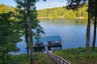 Image de Prop Lake Front Prop, comprend deux kayaks, grand quai couvert w / jet dock de ski.