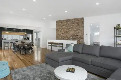 Image de Logement De QUALITÉ Seulement À 200m De La Plage Et Du Centre Ville! ! ! - 82a Orton Street