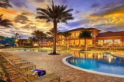 Image de 3 mile to Disney, 1 min à pied de la piscine / diapositives, WiFi gratuit, derrière OldTown & Fun Spot