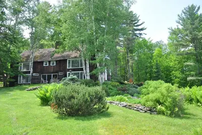 Image de L'ancien pavillon de montagne de l'actrice Bette Davis. . . spacieux, enchanteur!