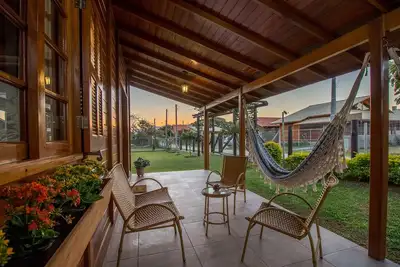 Image de Belle Maison Pour Les Couples Qui Priorisent Le Bon GOÛT, Le Confort Et La SÉCURITÉ