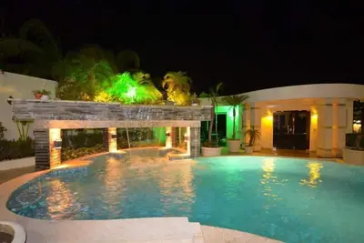 Image de Villa de luxe haut de gamme avec piscine au cœur de Sosua, 7 chambres / 7 salles de bains