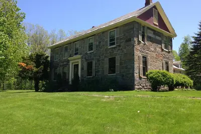Image de Assez loin, un domaine du vieux monde du Vermont