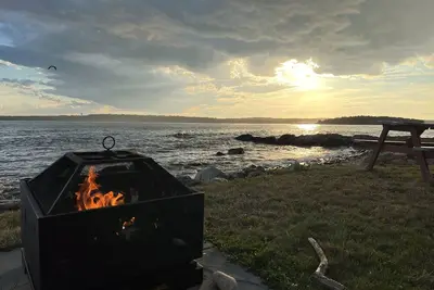 Image de En bord de mer sur la baie de John avec plage privée à 50 pieds de Cottage, New Harbor.