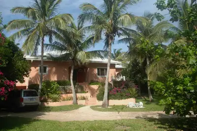 Image de CaresAway Ocean-Front Home - la vie de famille de luxe