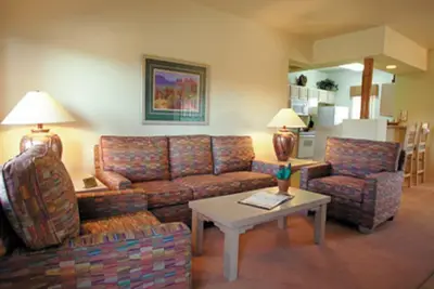 Image de Les golfeurs, les randonneurs, les cyclistes et les amateurs de gemme! ! Beau condo avec piscine et plus encore!