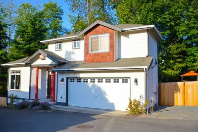 Image de Alderwood Retreat - Dormez jusqu'à 8 - Taux hebdomadaire et mensuel disponible