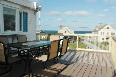Image de Beach House w / Roof Deck, douche extérieure, foyer et Ac!
