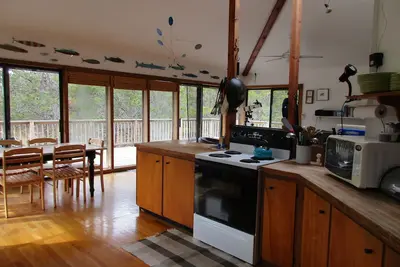 Image de Wellfleet Contemporain avec vue sur les arbres