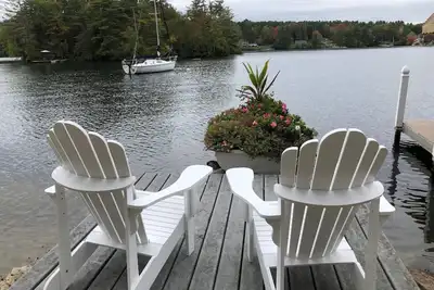 Image de Invitant Winnipesaukee Cottage ~ Plage de sable, très bien situé, station d'accueil pour bateaux