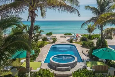 Image de Caribbean Beach Front Villa avec piscine privée et personnel!