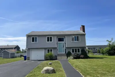 Image de Location hebdomadaire d'été - Promenade courte à la plage de Scarborough!