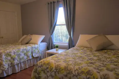 Image de Maison de luxe fantastique * bain à remous, linge de maison inclus, table de billard * 6 lits Rm, wi-fi nr tous