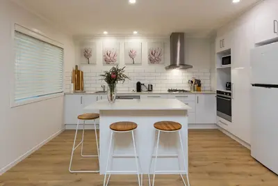 Image de Bright Airy Beach Cottage