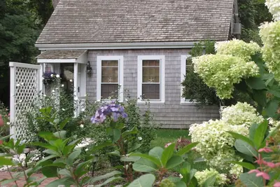 Image de Escapade idyllique pour 2 rte historique. 6a, Barnstable-4 minutes de la plage