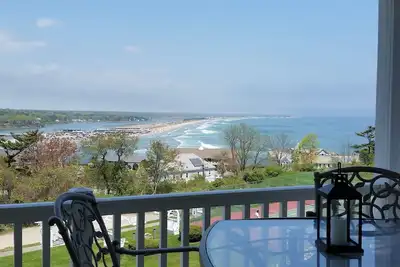 Image de Vues panoramiques incroyables et emplacement privilégié - récemment rénové