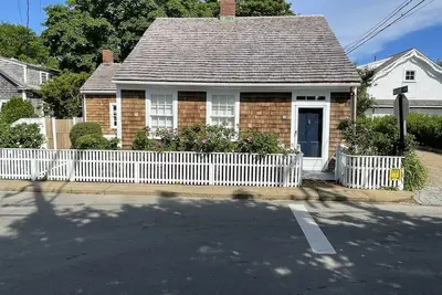 Image de Cottage Village Edgartown Charming1700 5 minutes à pied du centre-ville