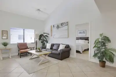 Image de Vous allez adorer ici! - 2 étages Condo, 3 min à pied de la plage