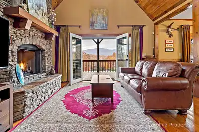 Image de Accueil magnifique au bord du lac! Thistle Ridge - Carolina Properties Location de vacances