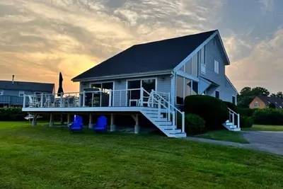 Image de Vue sur l'océan! Écoutez les vagues! Marcher à la plage! * Récemment rénové w / Ac!