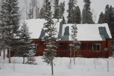Image de Log Cabin Mountain Getaway - pistes de ski de fond et de raquette