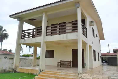 Image de Magnifique maison au bord de l'eau avec piscine, 5 suites meublées et barbecue.