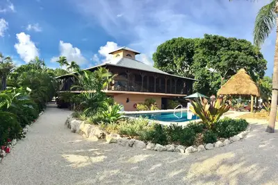 Image de Mockingbird Pointe - Évasion tropicale au bord de l'eau - Maison privée, piscine et impuretés