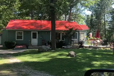 Image de Hilltop Cottage Overlooking Lake W / Extra Bunkhouse And Pet Friendly!