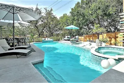 Image de Artsy. . . Résidence de luxe avec piscine, piscine et jacuzzis! (Accès facile à D. T. )