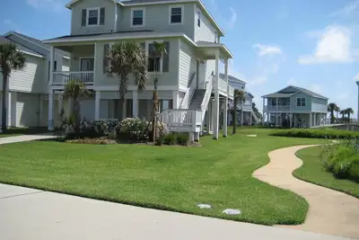 Image de 3 minutes à pied de la plage. Meilleur Emplacement Meilleur Prix. Inquire Now.