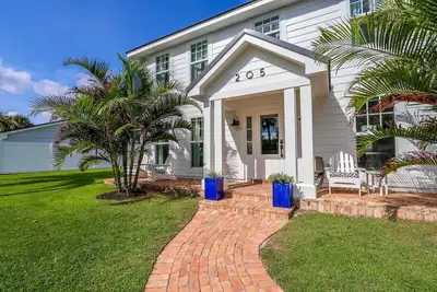 Image de Marcher à la plage! Maison de luxe sur l'île exclusive de Jupiter. Piscine privée et spa