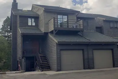 Image de Montagnes à l'arrière.