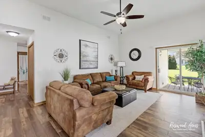 Image de Townhome récemment rénové avec tout le confort de la maison