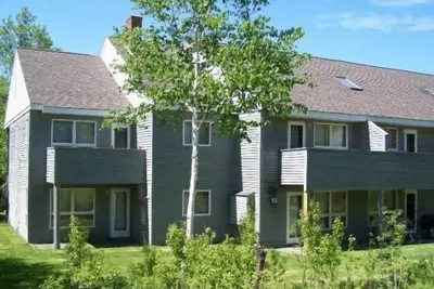 Image de Trailside, quatre chambres, condo ensoleillé, avec piscine, vue sur Sugarloaf et Ac