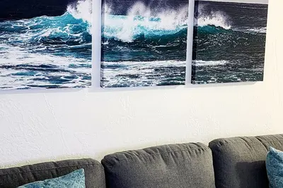 Image de 49 $ dernière minute * Condo studio moderne, lit king size, équipement de plage et entièrement chargé 75/99 $