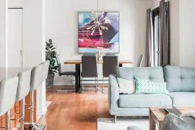 Image de Suite 101: emplacement Prime Plateau, étapes de métro, 3 lits Queen, 1, 5Ba, Netflix