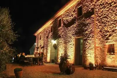 Image de Belle villa entourée de nature bordant une réserve naturelle.
