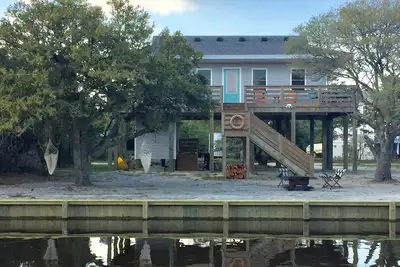Image de Nouveau en 2016 Canal Front Cottage