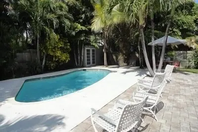 Image de Private Cottage District historique de la vieille Northwood Close To The Beach