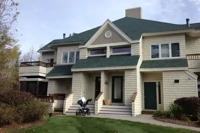 Image de Société-Forêt Situé Knoll Condo environs de Town Square, parfait pour les familles