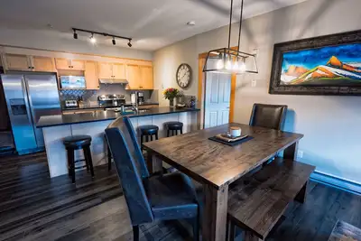 Image de REMODELÉ Professionnellement, Centre-Ville De 3 Chambres Canmore Mountain Retreat
