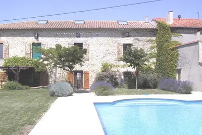 Image de Peacefulness luxueux pour 16 avec 7 chambres à coucher, 7 salles de bain et grande piscine