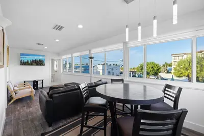 Image de Five Star Two Bedroom / One Bathroom Deluxe Suite - Unité 7