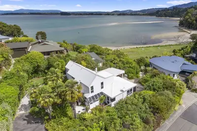 Image de Conception architecturale Front De Plage. Kaiteriteri, UNITÉ De Studio privée semi-détachée.
