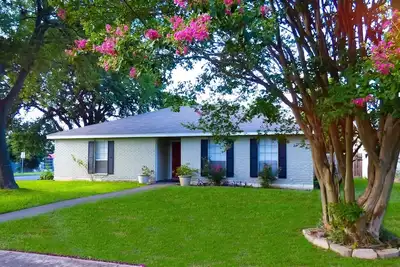 Image de Petes place bel endroit de détente confortable pour votre passerelle à Austin, Tx. .