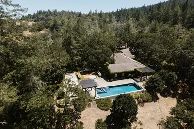 Image de Près de Plaza / 15 Acre Estate / piscine et pétanque