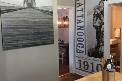 Image de Promotions de fin de semaine / semaine en septembre! North Chatt proche de tout le centre-ville!