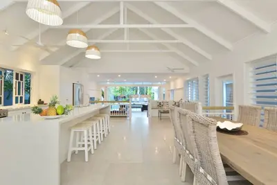 Beach Pavilions Magnifique \"Port Douglas\" Beach House