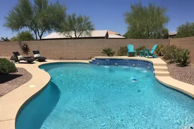 Image de Oasis avec piscine! Johnson Ranch - maintenant en location 2020!